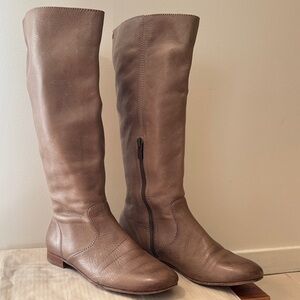 Frye Jillian pull-on boots. Elegant light taupe color Leather Boots
